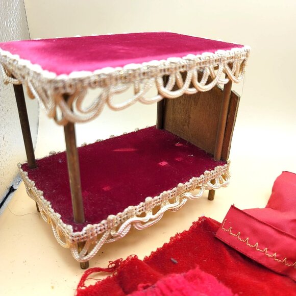 Vintage Dollhouse Red 4 Poster Canopy Bed + Beaded Chandelier Set dh905 - Picture 3 of 10